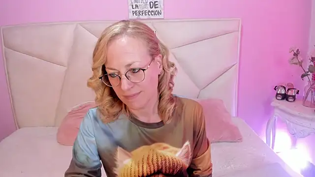 Snapshot of SammySanders chatting on September 2025 05:03:02 PM SammySanders online show from September 2025 05:03:02 PM