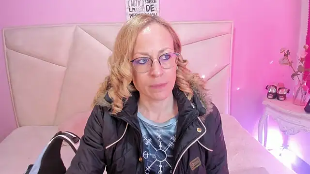 Snapshot of SammySanders chatting on October 2025 12:47:01 PM SammySanders online show from October 2025 12:47:01 PM