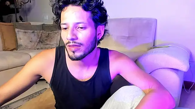 Nicholasrodrii online show from February 2025 11:00:01 PM