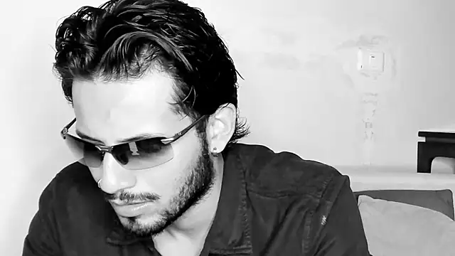 Nicholasrodrii online show from February 2025 10:53:02 PM