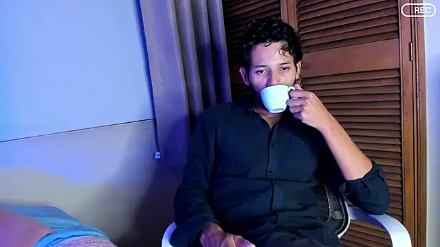 Nicholasrodrii online show from September 2025 11:48:02 PM