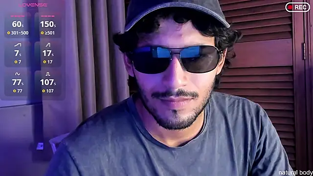 Nicholasrodrii online show from October 2025 10:52:01 PM