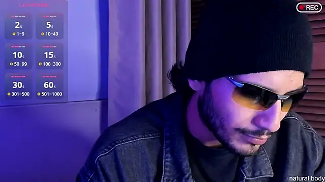 Nicholasrodrii online show from October 2025 11:56:02 PM