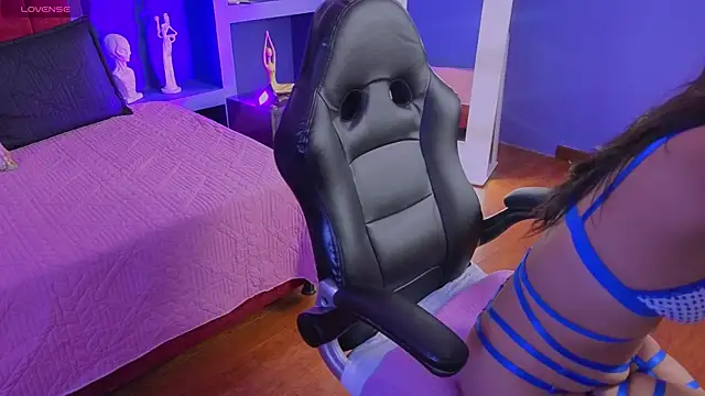 amy fox2 online show from April 2026 01:28:01 PM