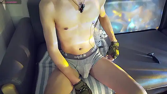 Snapshot of FEIYU001 chatting on February 2025 02:02:01 PM FEIYU001 online show from February 2025 02:02:01 PM