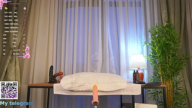 Snapshot of LynBardon chatting on December 2025 04:17:02 AM LynBardon online show from December 2025 04:17:02 AM