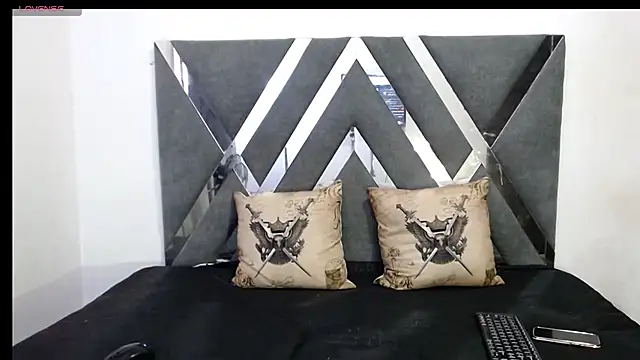 Lunawillis online show from January 2025 06:57:01 PM