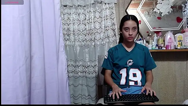 Lunawillis online show from September 2025 10:32:02 PM