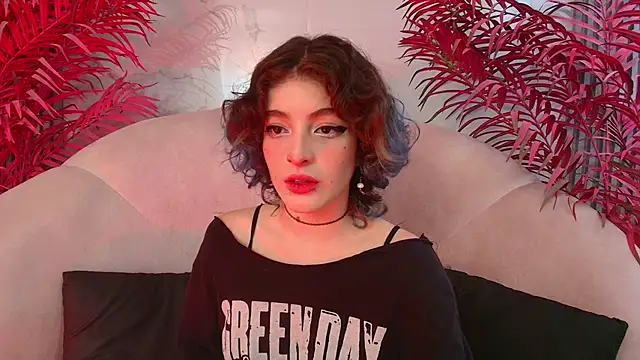 EvaHalsey online show from November 2025 07:47:01 PM