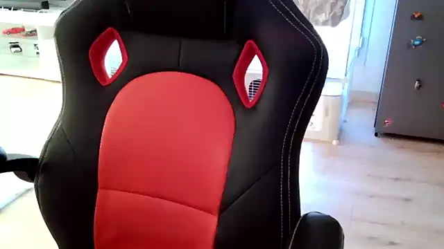 Snapshot of ElViko11 chatting on November 2025 02:43:02 PM ElViko11 online show from November 2025 02:43:02 PM