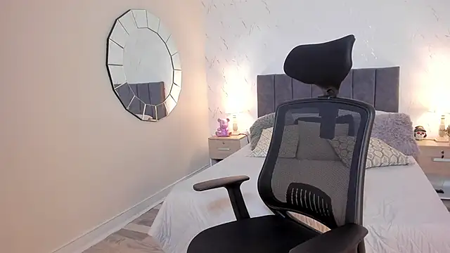 CyntiaAdams online show from September 2025 05:57:01 PM