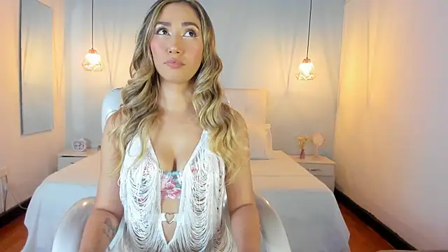 Snapshot of Emma23__ chatting on January 2025 12:16:02 AM Emma23 online show from January 2025 12:16:02 AM