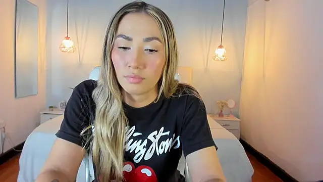 Snapshot of Emma23__ chatting on January 2025 12:57:02 AM Emma23 online show from January 2025 12:57:02 AM