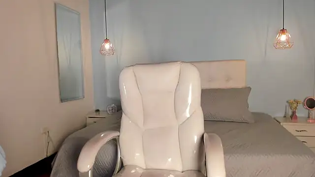 Snapshot of Emma23__ chatting on February 2025 12:38:02 AM Emma23 online show from February 2025 12:38:02 AM