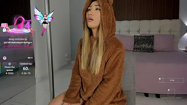 Snapshot of Emma23__ chatting on October 2025 04:55:02 AM Emma23 online show from October 2025 04:55:02 AM