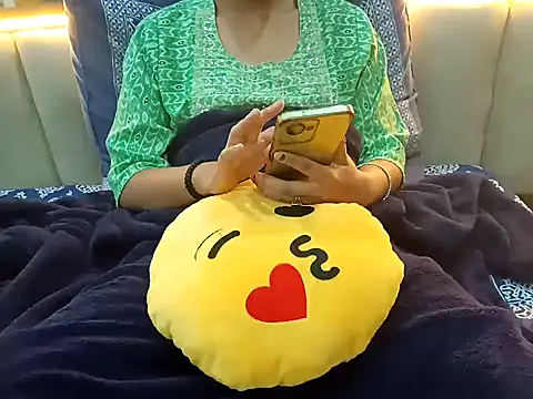 Snapshot of GoldnessAishu chatting on December 2024 12:55:01 PM GoldnessAishu online show from December 2024 12:55:01 PM