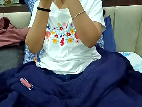 Snapshot of GoldnessAishu chatting on December 2024 08:14:02 PM GoldnessAishu online show from December 2024 08:14:02 PM