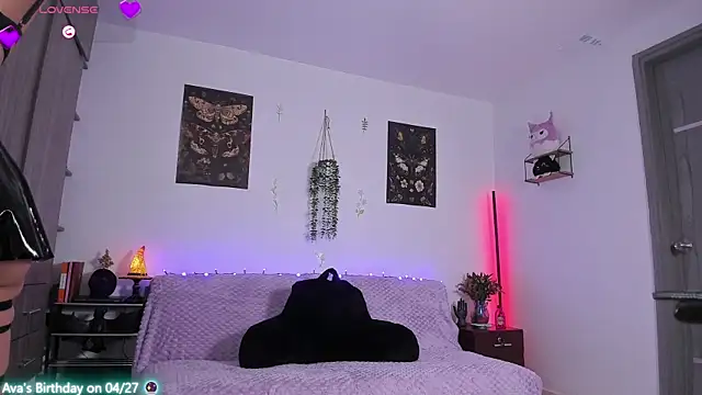 LadyAvalon online show from April 2026 08:39:02 PM