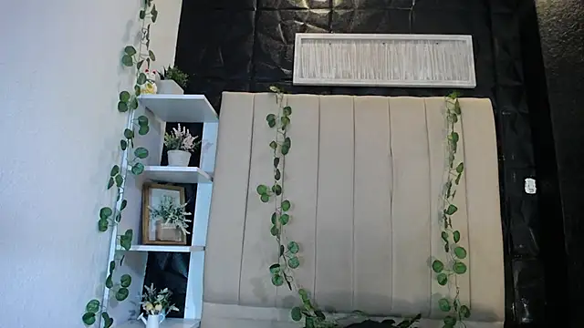 Mia Rinn online show from February 2025 01:01:01 PM