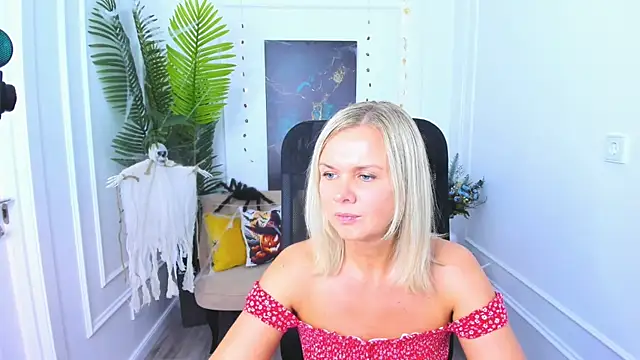 AgathaKlouin online show from October 2025 07:14:01 PM