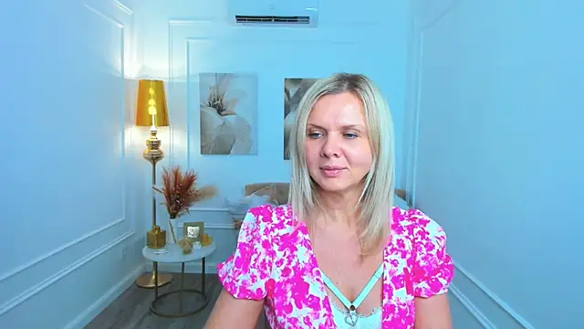 AgathaKlouin online show from March 2026 11:21:02 AM