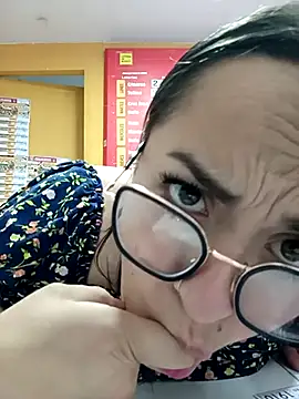 Lesly 10- online show from March 2025 05:38:02 PM