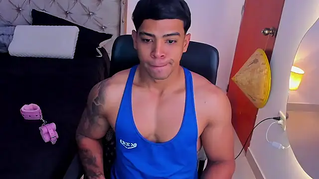 Andrew wolf7 online show from March 2026 09:52:02 PM