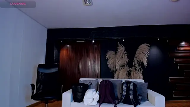 Lyssa Muller online show from March 2025 07:32:01 PM