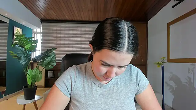 Lyssa Muller online show from December 2025 01:53:01 PM