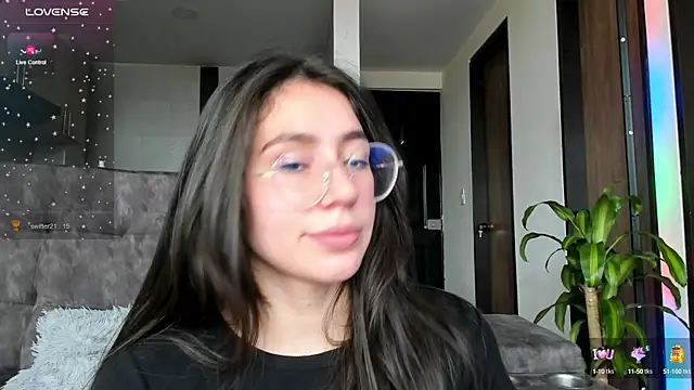 emmadiaz1 online show from December 2024 05:42:01 PM