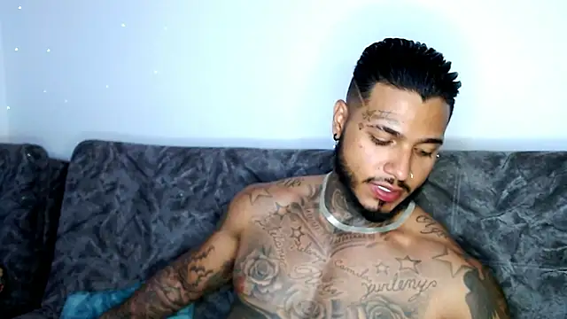 Snapshot of Exotic_tatto27121 chatting on January 2025 12:10:01 AM Exotic tatto27121 online show from January 2025 12:10:01 AM