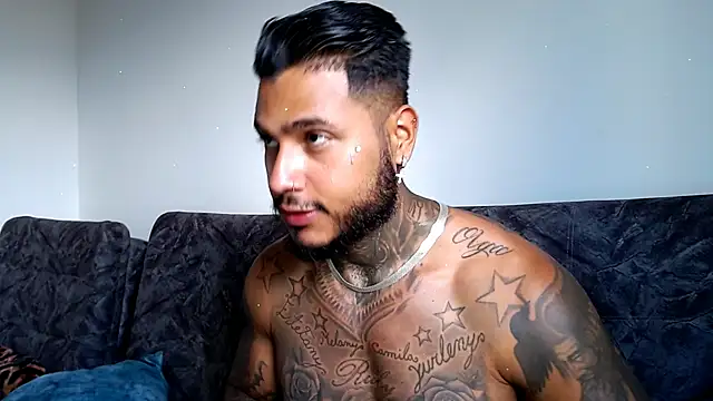 Snapshot of Exotic_tatto27121 chatting on January 2025 07:37:01 PM Exotic tatto27121 online show from January 2025 07:37:01 PM