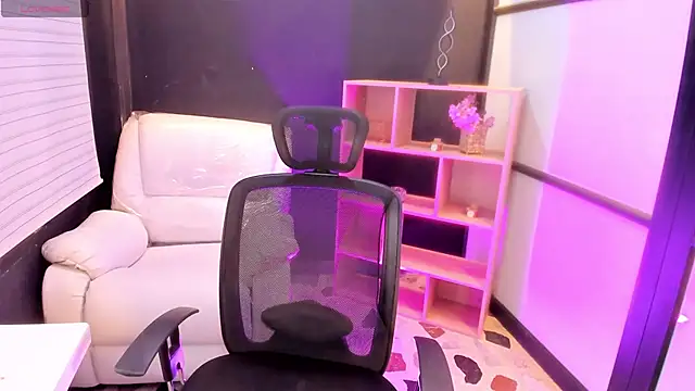 EmySilver online show from December 2024 05:22:01 PM