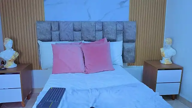 Khalifa fletcher online show from November 2025 08:41:01 PM