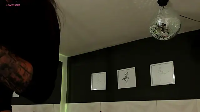 scarlet castro online show from November 2025 04:52:01 PM