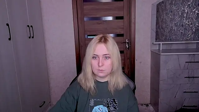 Snapshot of Kristy-Max chatting on March 2026 08:18:01 AM Kristy-Max online show from March 2026 08:18:01 AM