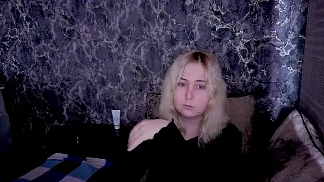 Snapshot of Kristy-Max chatting on April 2026 08:50:01 PM Kristy-Max online show from April 2026 08:50:01 PM