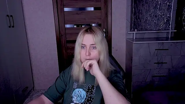 Snapshot of Kristy-Max chatting on April 2026 08:20:02 PM Kristy-Max online show from April 2026 08:20:02 PM