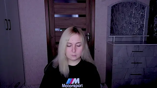 Snapshot of Kristy-Max chatting on April 2026 01:42:02 AM Kristy-Max online show from April 2026 01:42:02 AM