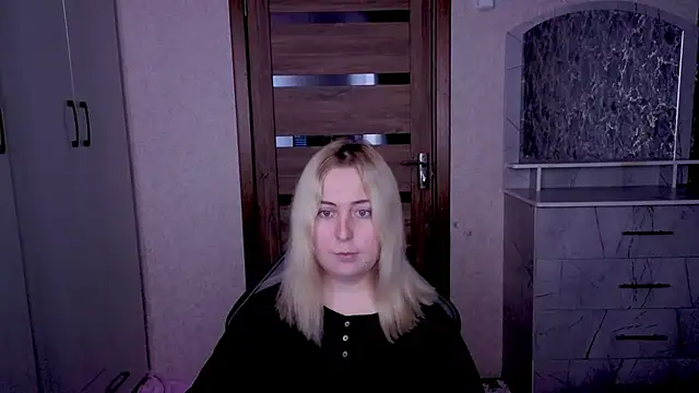 Snapshot of Kristy-Max chatting on April 2026 08:21:01 PM Kristy-Max online show from April 2026 08:21:01 PM
