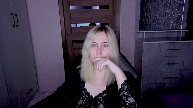 Snapshot of Kristy-Max chatting on April 2026 08:00:02 PM Kristy-Max online show from April 2026 08:00:02 PM