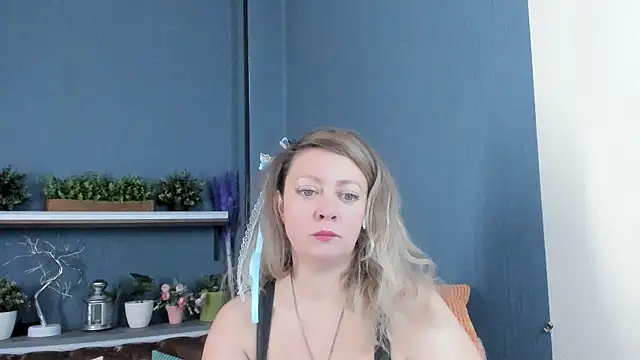 JesiaFoxi online show from November 2025 02:00:01 PM