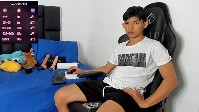 Snapshot of Tonny_twink_ chatting on February 2026 11:06:01 PM Tonny twink online show from February 2026 11:06:01 PM