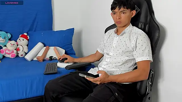 Tonny twink  online show from April 2026 01:49:01 AM