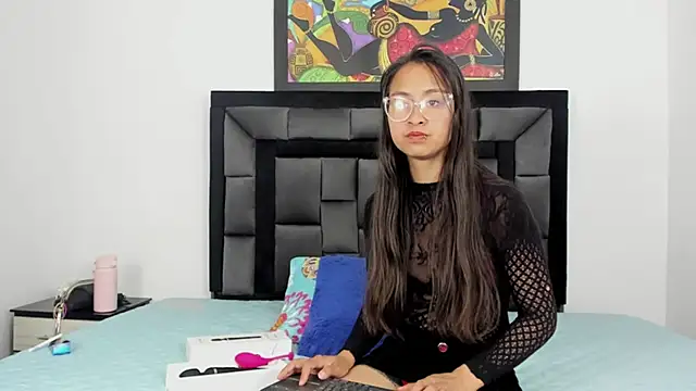 tatiana valencia online show from December 2024 01:45:02 PM