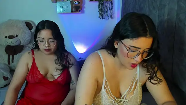 Snapshot of maddie-and-chelsea- chatting on November 2025 10:31:01 AM maddie-and-chelsea- online show from November 2025 10:31:01 AM