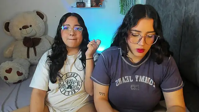 Snapshot of maddie-and-chelsea- chatting on November 2025 09:56:02 AM maddie-and-chelsea- online show from November 2025 09:56:02 AM