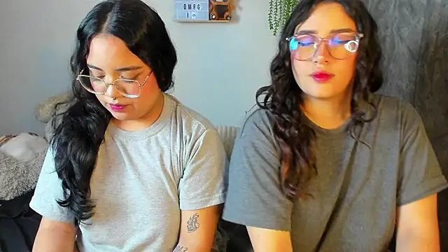 Snapshot of maddie-and-chelsea- chatting on January 2026 04:32:02 PM maddie-and-chelsea- online show from January 2026 04:32:02 PM