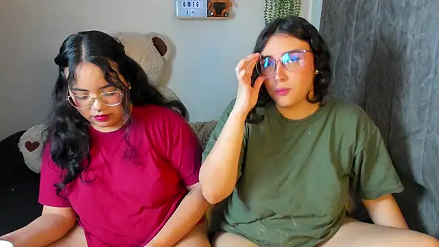 Snapshot of maddie-and-chelsea- chatting on January 2026 05:04:01 PM maddie-and-chelsea- online show from January 2026 05:04:01 PM