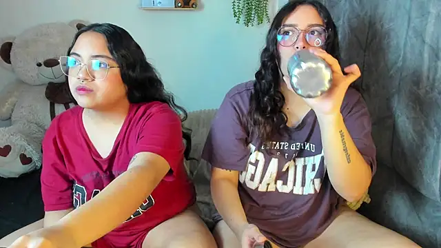 Snapshot of maddie-and-chelsea- chatting on January 2026 03:59:01 PM maddie-and-chelsea- online show from January 2026 03:59:01 PM